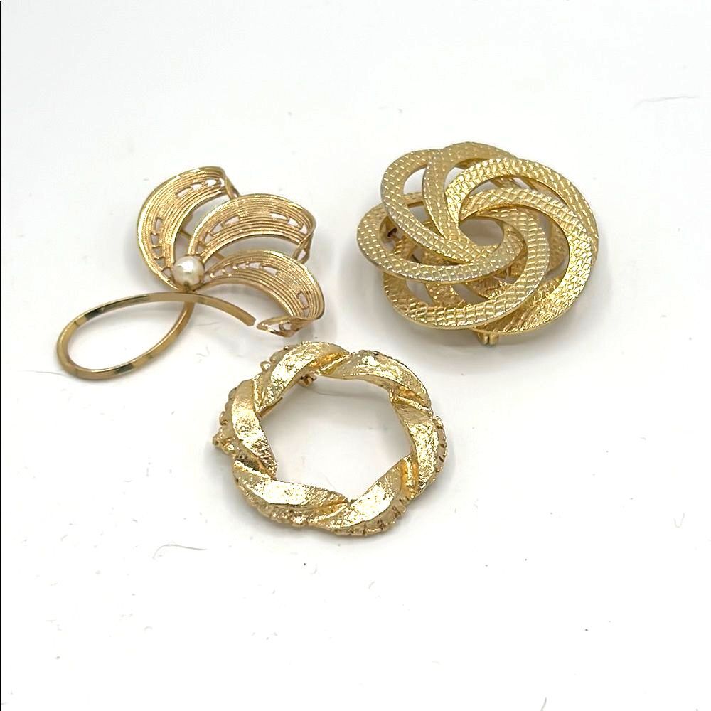Vintage Brooch Set